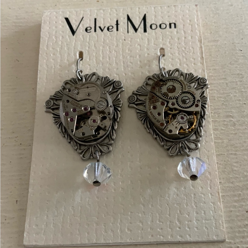 NWT..VELVET MOON..vintage steampunk watch part  earrings/USA